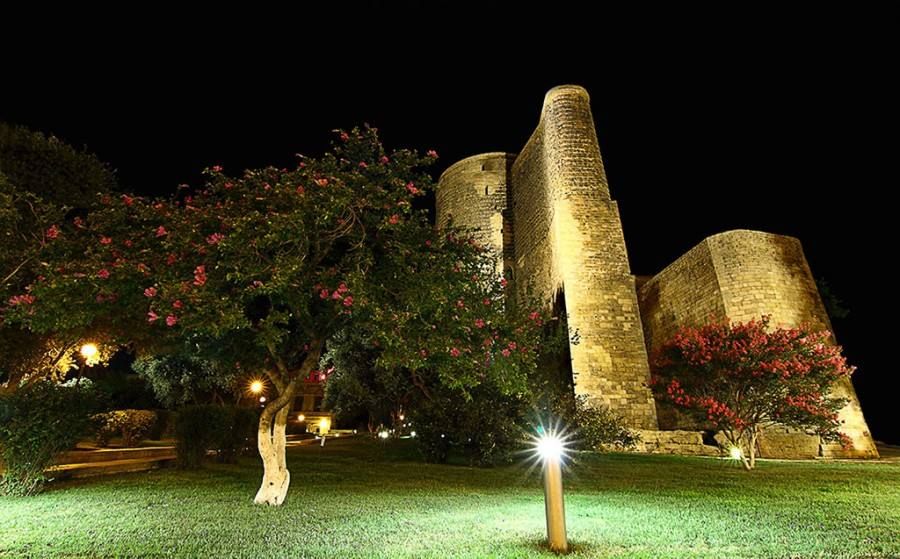 შეხვდით ნათლისღებას წმინდა ტაძარში ბაქოში,ადგილი სადაც რამდენიმე წინდანისწმინდანაწილებია დაბრძანებული