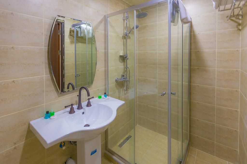 შეხვდით ნათლისღებას წმინდა ტაძარში ბაქოში,ადგილი სადაც რამდენიმე წინდანისწმინდანაწილებია დაბრძანებული