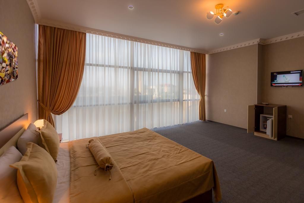 შეხვდით ნათლისღებას წმინდა ტაძარში ბაქოში,ადგილი სადაც რამდენიმე წინდანისწმინდანაწილებია დაბრძანებული