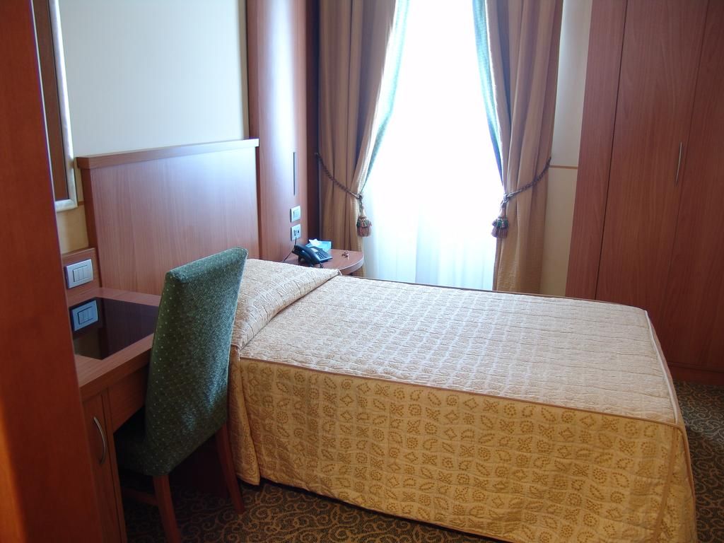 იტალია- მილანი ლარი