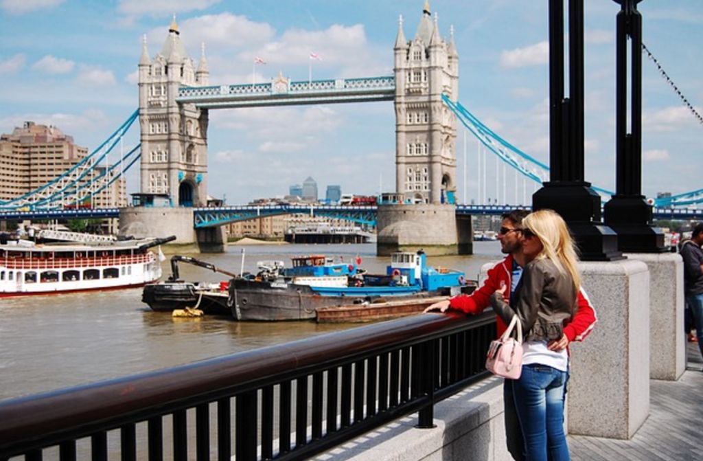 <მოუწყვეთ საყვარელ ადამიანს სიყვარულის დღე ლონდონში - >