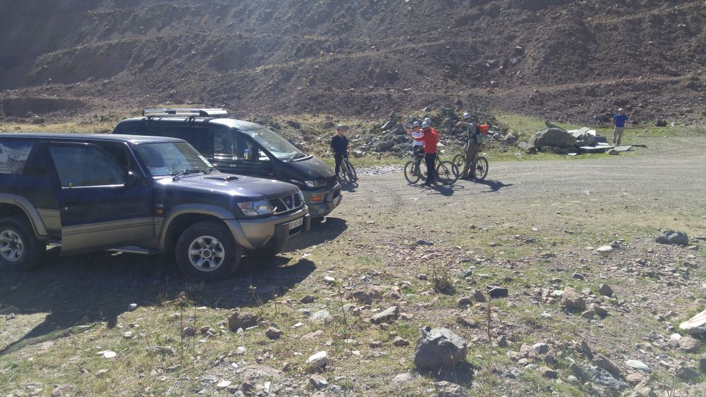 ქირავდება მომზადებული მაღალი გამავლობის ჯიპები