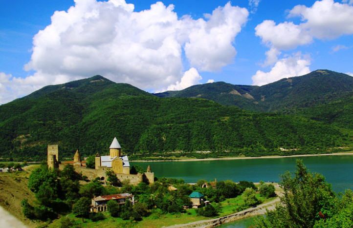 თვალის მოჭრელი ყაზბეგი