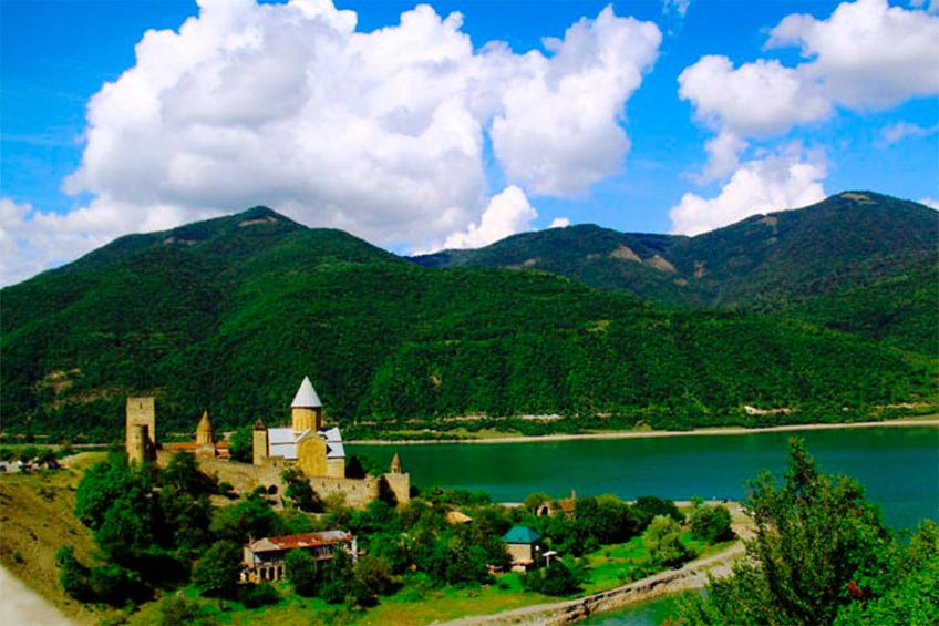 ყაზბეგის დაპყრობა რთულია, მაგრამ ის შენ დაგიპყრობს! ლეგენდარული პეიზაჟები და საქართველოს სამხედრო გზატკეცილის ისტორია