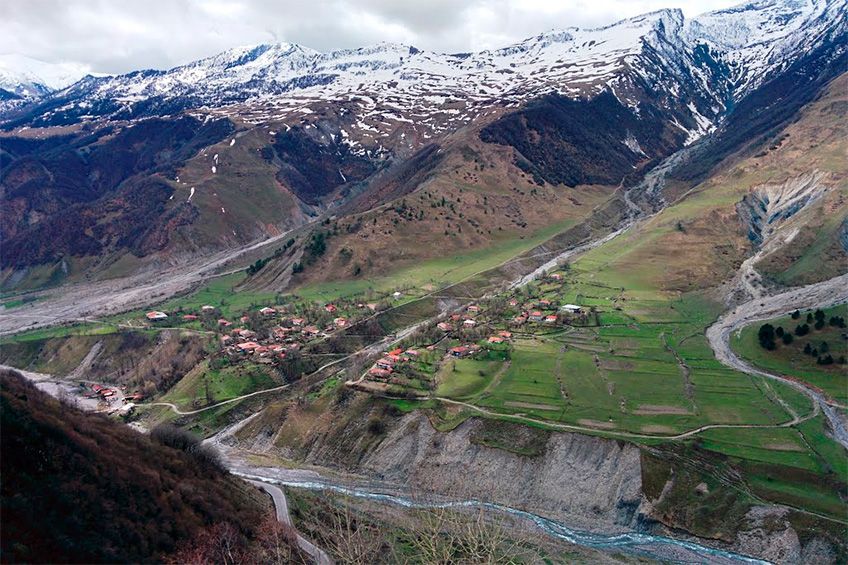 ყაზბეგის დაპყრობა რთულია, მაგრამ ის შენ დაგიპყრობს! ლეგენდარული პეიზაჟები და საქართველოს სამხედრო გზატკეცილის ისტორია