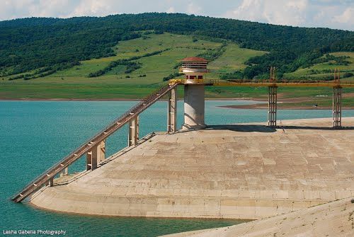 ულამაზესი თოვლიანი საბადურას ტყე 