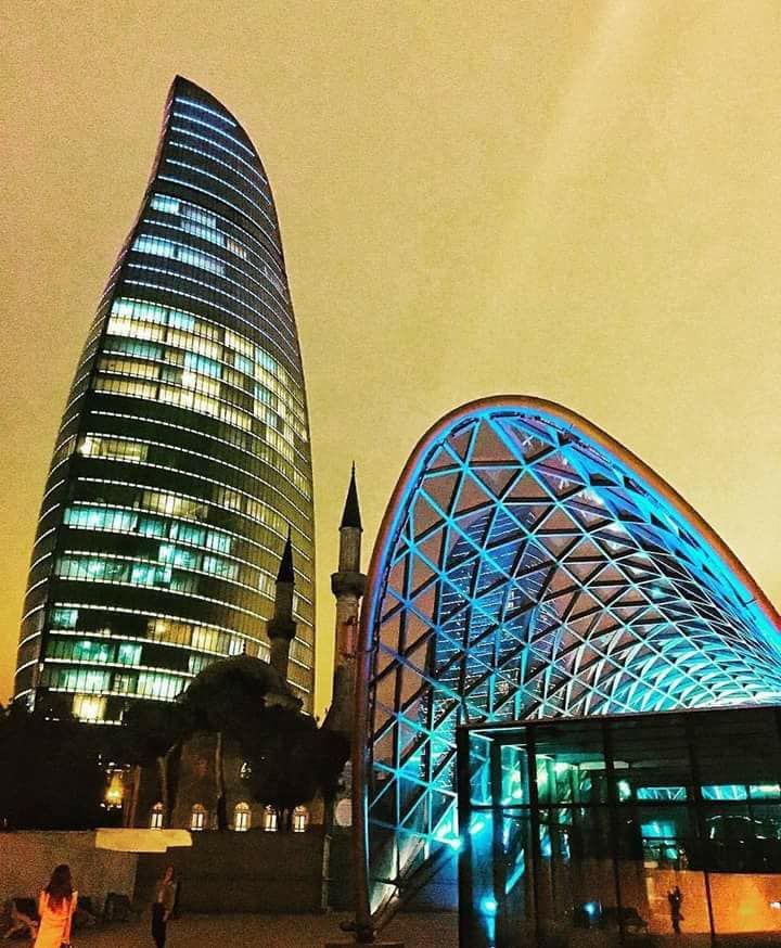 ვალენტინობა ბაქოში . თებერვალს <, მხოლოდ .