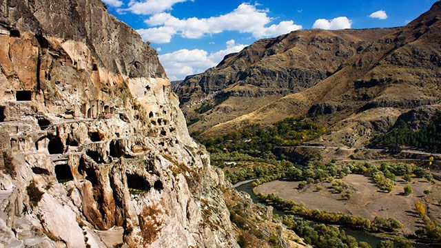 ვარძია , ვანის ქვაბები, რაბათი, მწვანე მონასტერი, ბორჯომის პარკი.