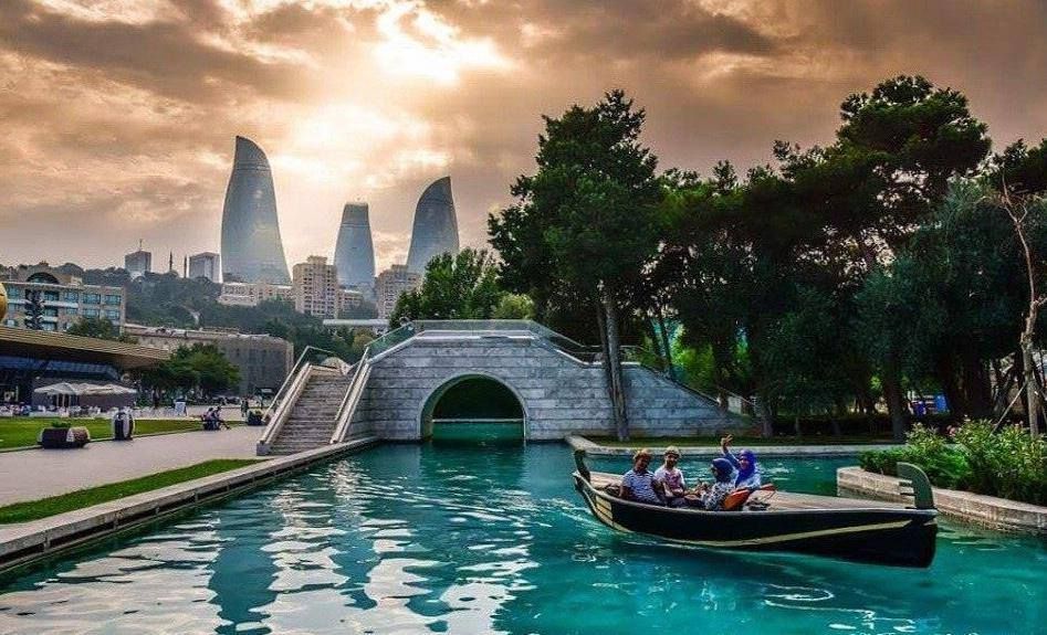 ტური ბაქოში