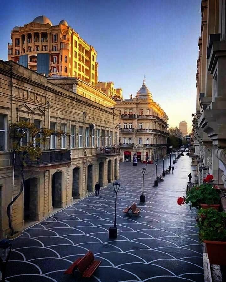 ტური ბაქოში