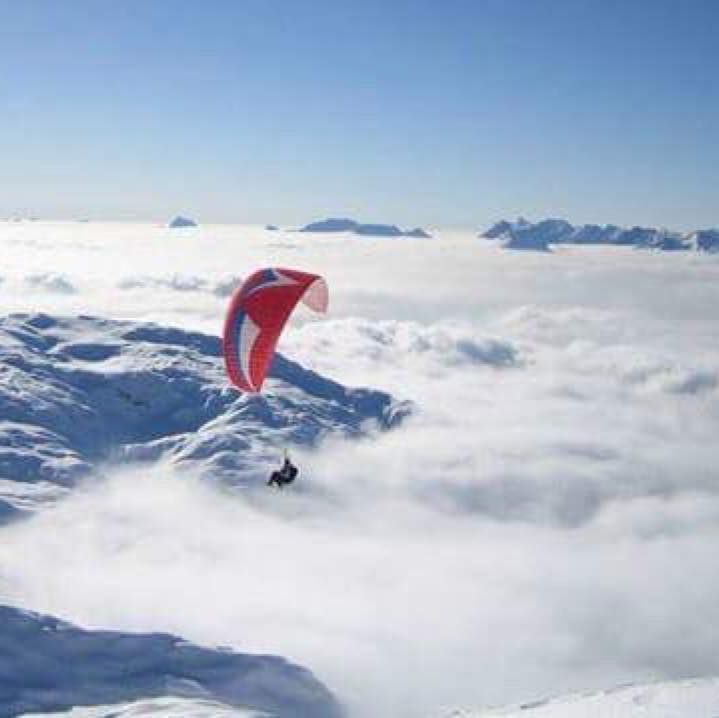 ფრენა პარაპლანით  თებერვალს --