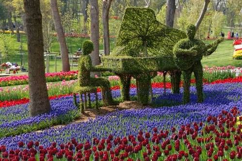 ტიტების ფესტივალი ულამაზეს სტამბოლში 