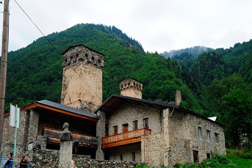 მესტია-უშგული