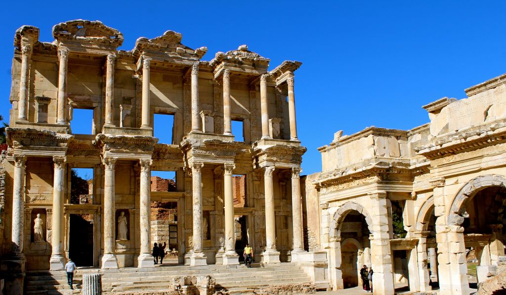 ექსკლუზიურად < ჩვენთან კუშადასი, ეფესო და სელჩუკი ერთი ტურის ფარგლებში