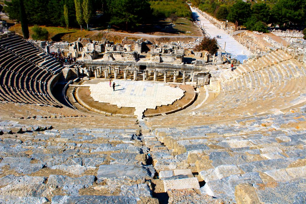 ექსკლუზიურად < ჩვენთან კუშადასი, ეფესო და სელჩუკი ერთი ტურის ფარგლებში