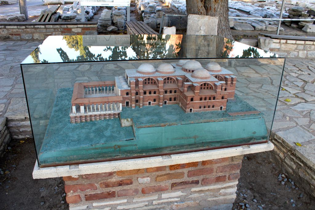 ექსკლუზიურად < ჩვენთან კუშადასი, ეფესო და სელჩუკი ერთი ტურის ფარგლებში