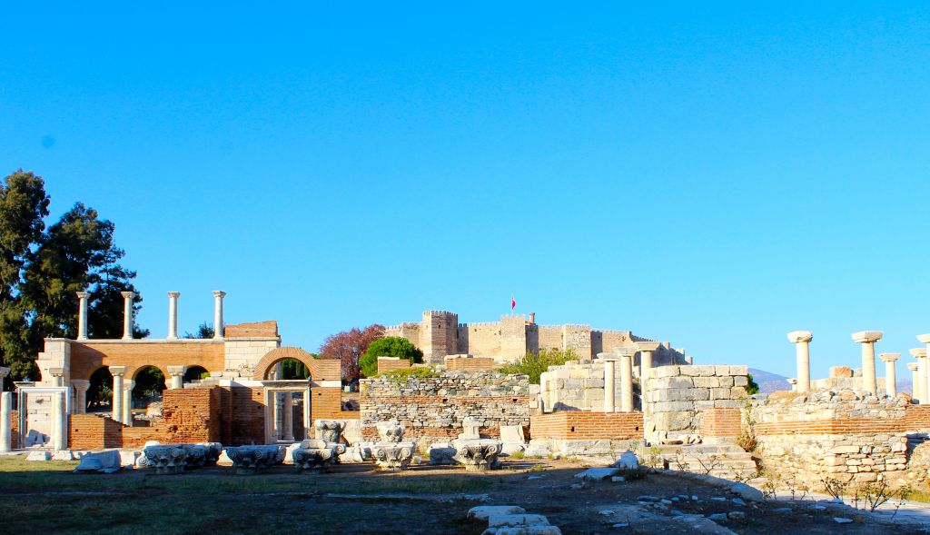 ექსკლუზიურად < ჩვენთან კუშადასი, ეფესო და სელჩუკი ერთი ტურის ფარგლებში