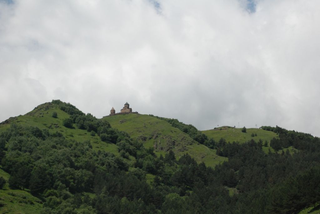 შევხვდეთ ბზობას გერგეტის სამებასა & დარიალის ხეობაში აპრილს