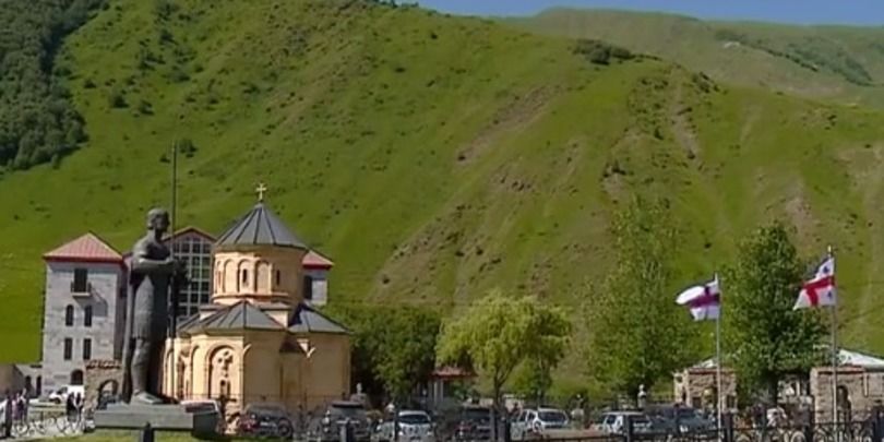 შევხვდეთ ბზობას გერგეტის სამებასა & დარიალის ხეობაში აპრილს