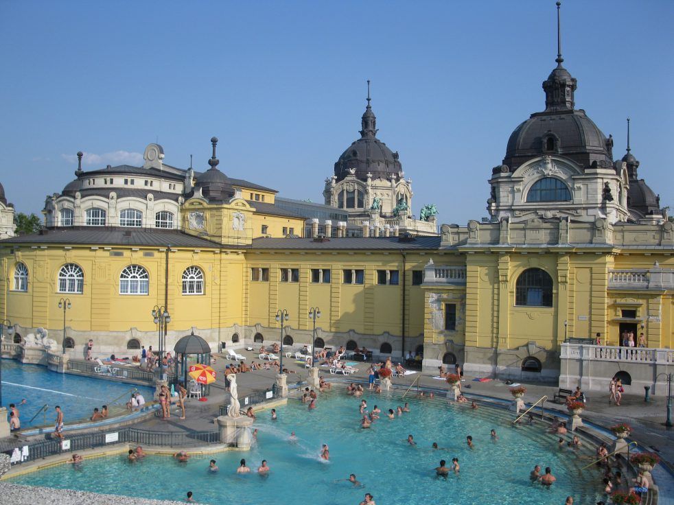 გაატარე დაუვიწყარი დღე მეგობრებთან ერთად ბუდაპეშტში <