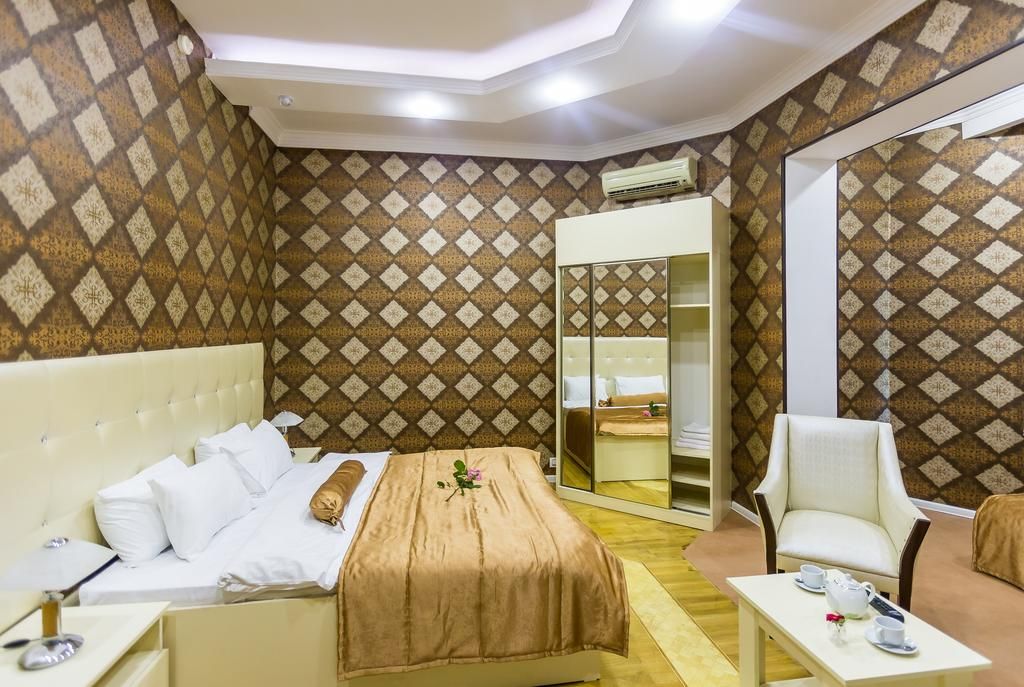 -- აპრილი ტურისტული კომპანია იდეალური მოგზაურობა ტური ბაქოში მატარებლით