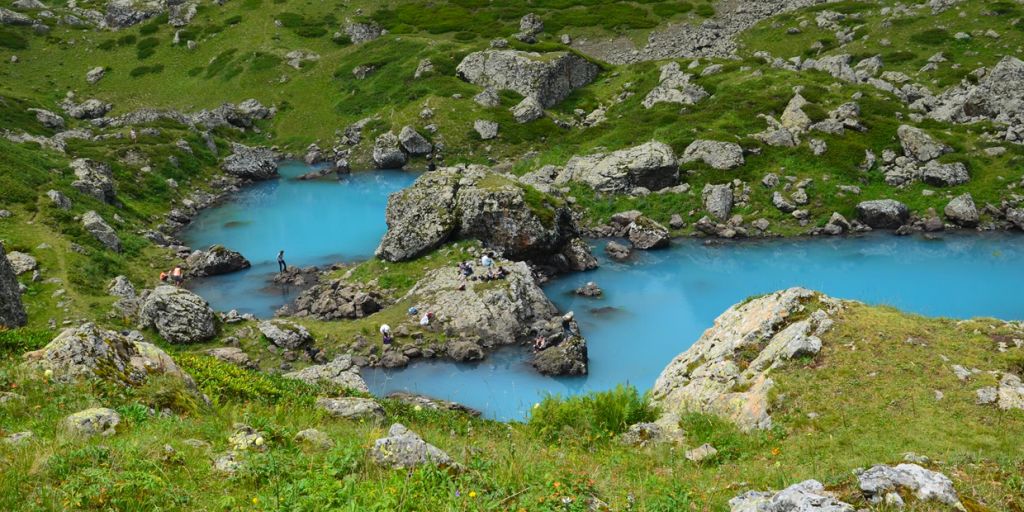 აბუდელაურის ფერადი ტბები