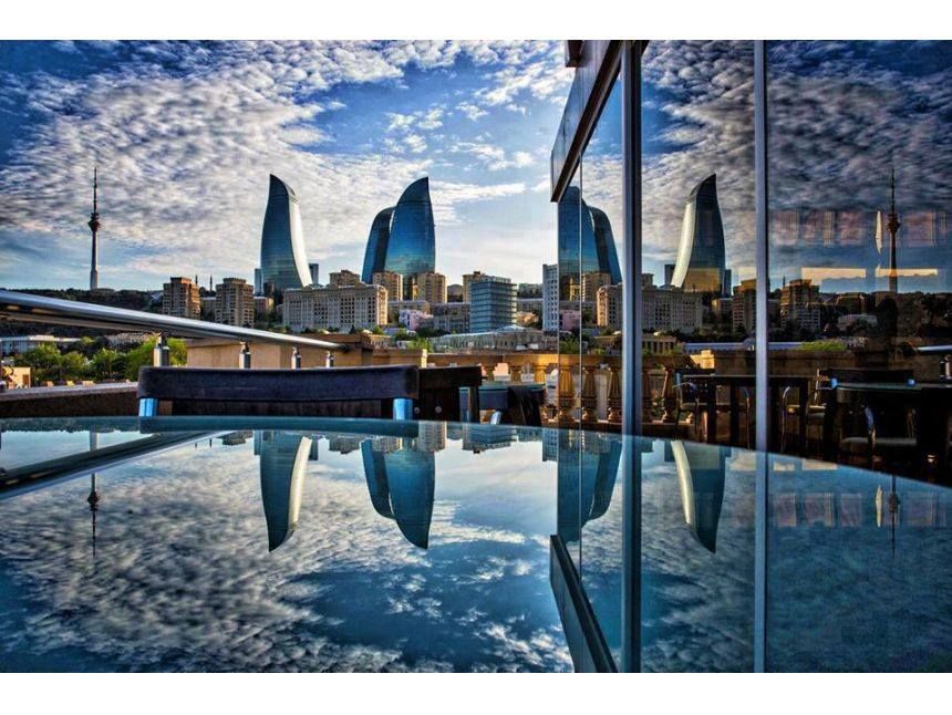 ეწვიე ბაქოს , , მაისს