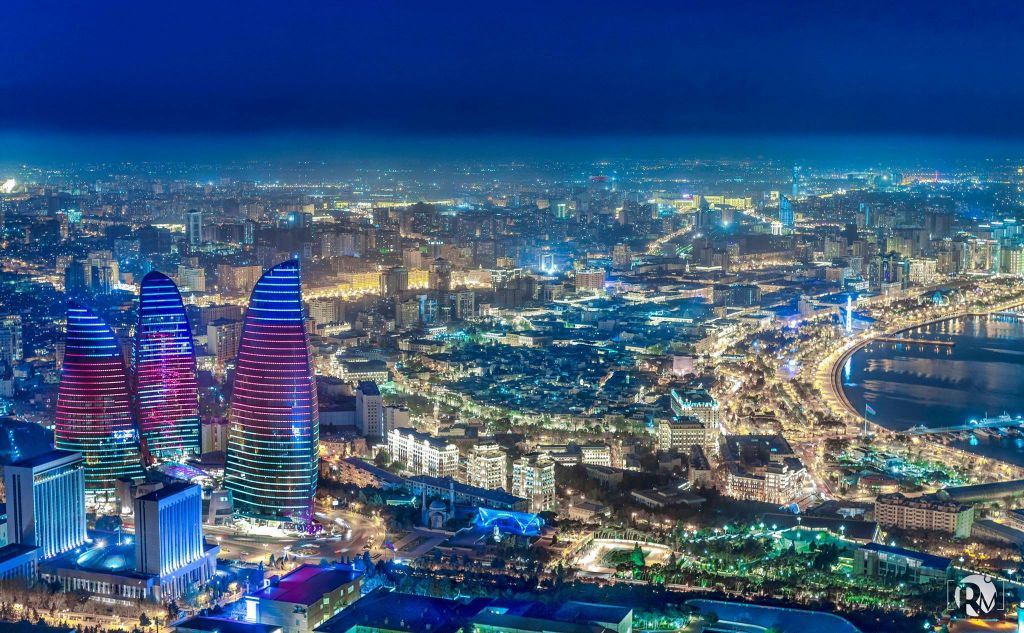 ეწვიე ბაქოს , ,  მაისს