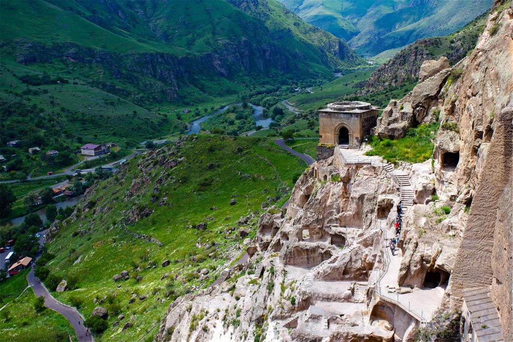 ბორჯომი - რაბათის ციხე - ვარძია