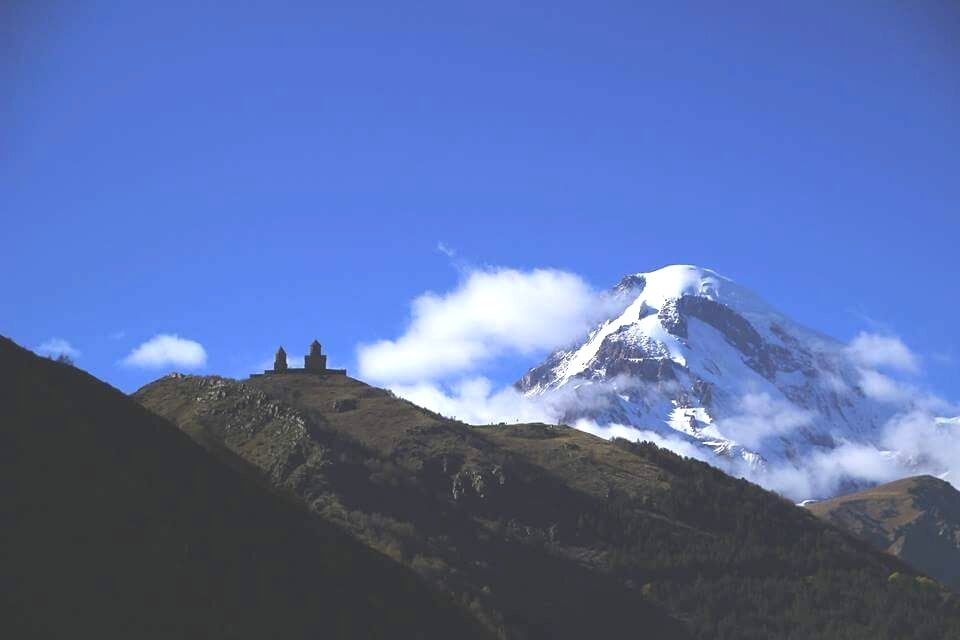 ყაზბეგისკენ ჰერი ჰერი < < <