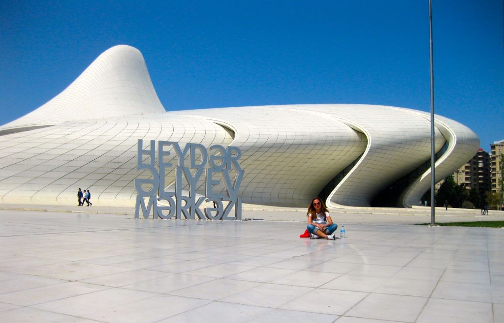 - მაისი ბაქოში . <