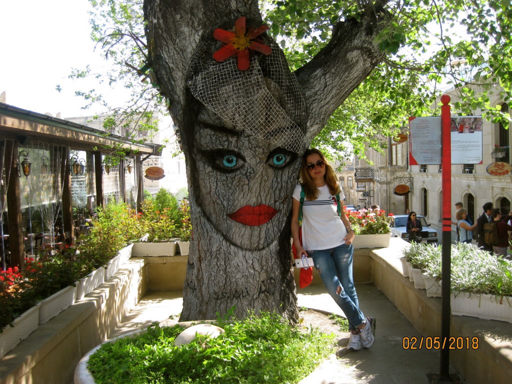 - მაისი ბაქოში . <