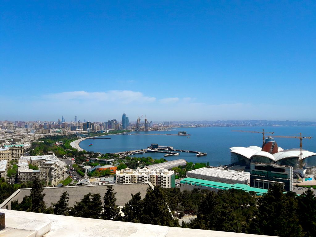 - მაისი ბაქოში . <