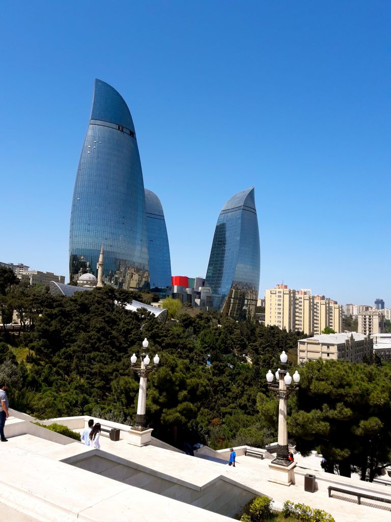 - მაისი ბაქოში . <