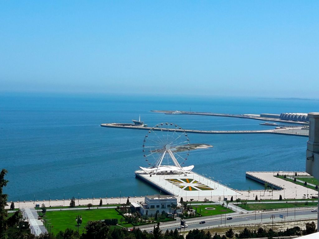 - მაისი ბაქოში . <