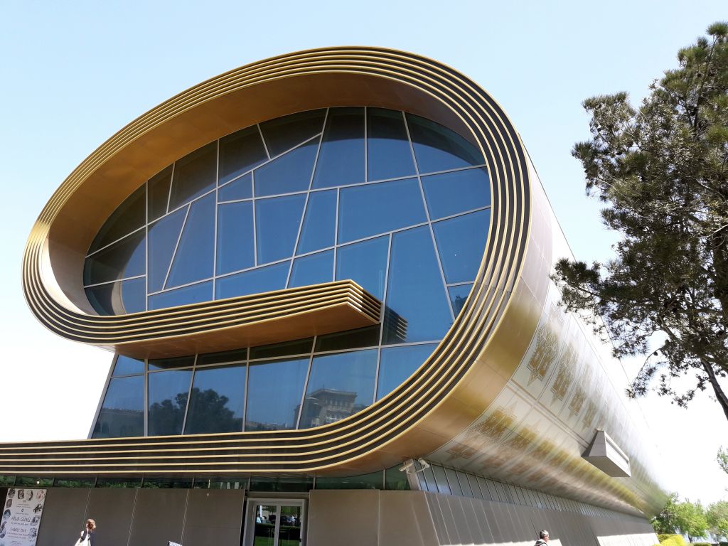 - მაისი ბაქოში . <