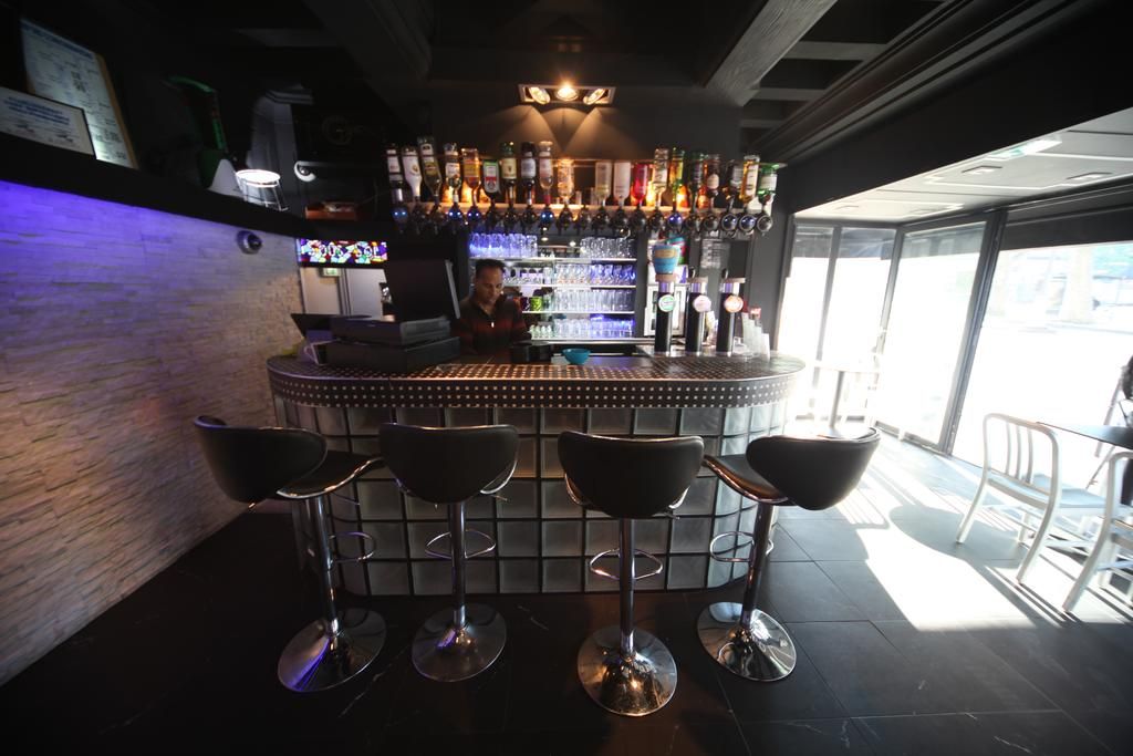 პარიზი   ლარი