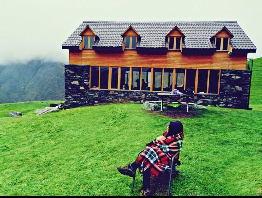 ულამაზესი. ჯუთა.  მაის.