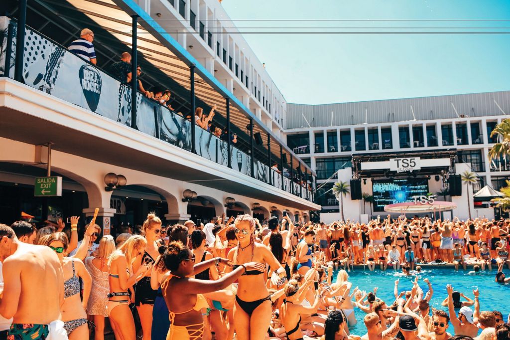 IBIZA საუკეთესო შემოთავაზება ვისაც ღამის ცხოვრება და გართობა უყვარს