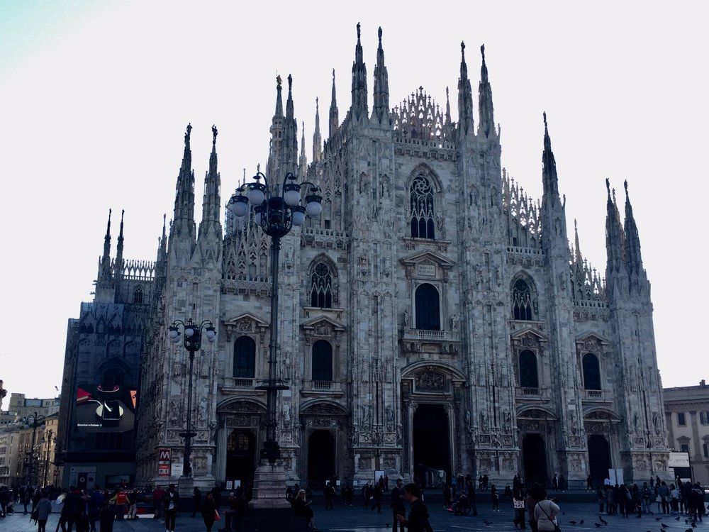 ავიაბილეთები მილანის მიმართულებით მხოლოდ !