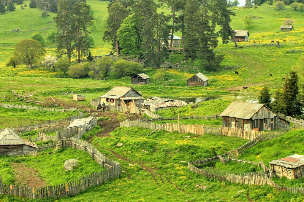 კახისის ტბა - დაბაძველი