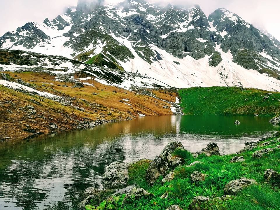 აბუდელაურის ფერადი ტბები - ZooM