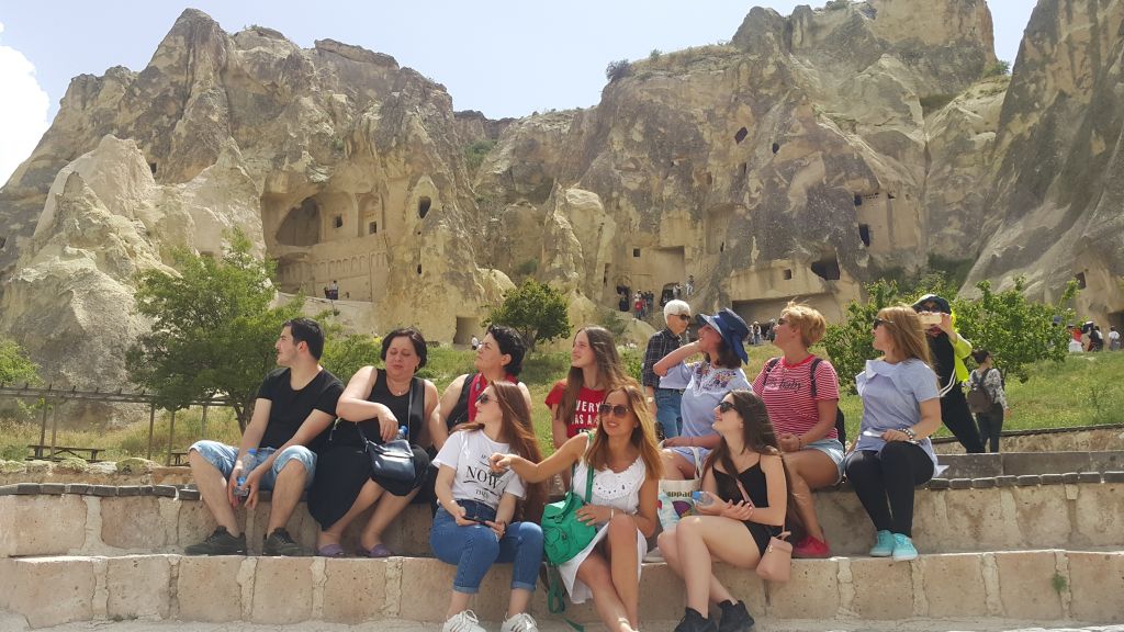 გრძელდება კაბადოკია <