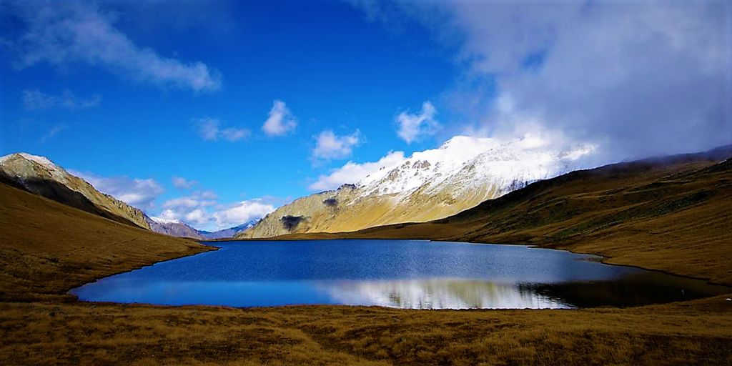 შავი კლდეების ტბა