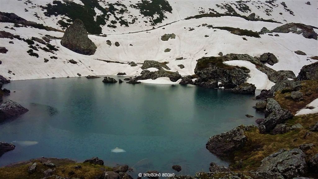 აბუდელაურის ფერადი ტბები