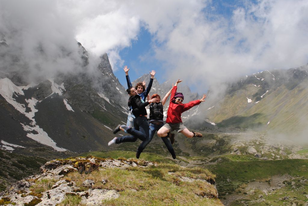 აბუდელაურს ფერადი ტბები