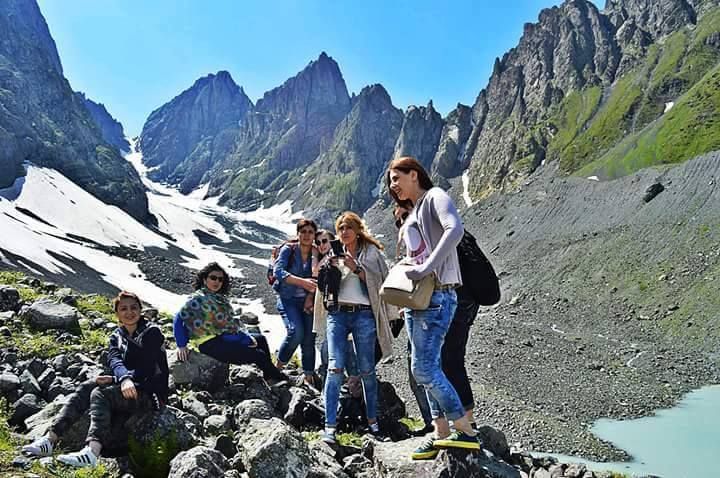 ტური აბუდელაურის ფერად ტბებზე