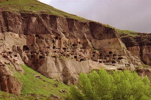 ვარძია, ხერთვისის ციხე, რაბათის ციხე,საფარა,ზარზმა,აბასთუმნის ობსერვატორია მწვანე მონასტერი, ბორჯომის პარკი