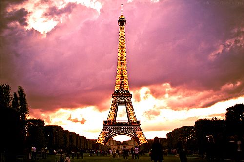 პარიზი გელოდება შენ --->