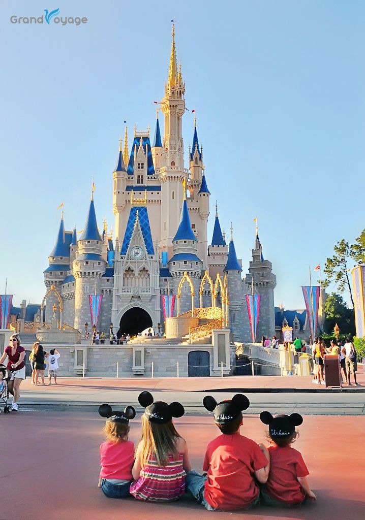 диснейленд лос анджелес. диснейленд девушка. путешествие дисней. Walt disney world во флориде. путешествие дисней.